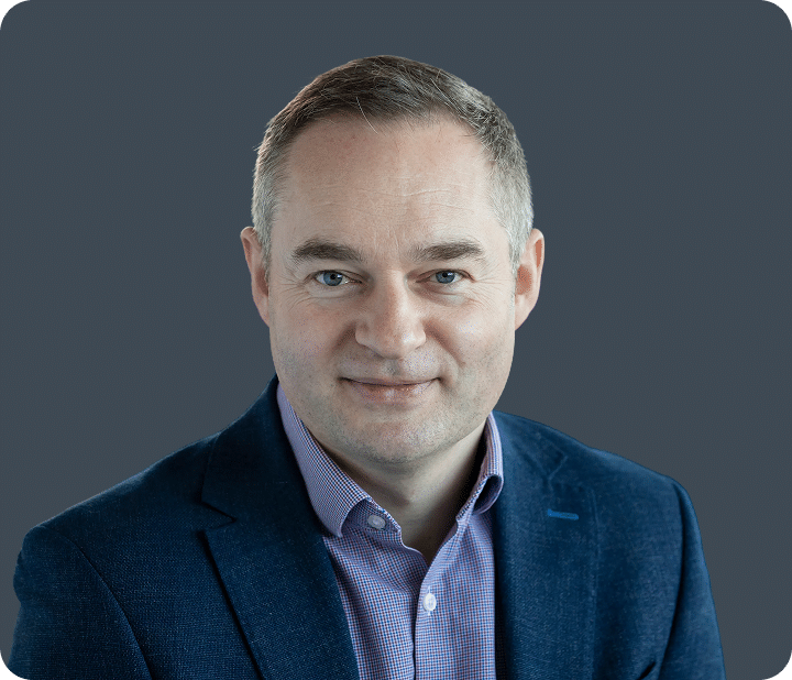 simon freeman grey background